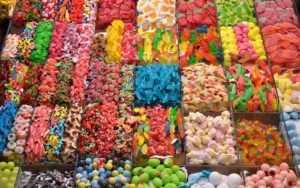 Low FODMAP candy of assorted types and colors
