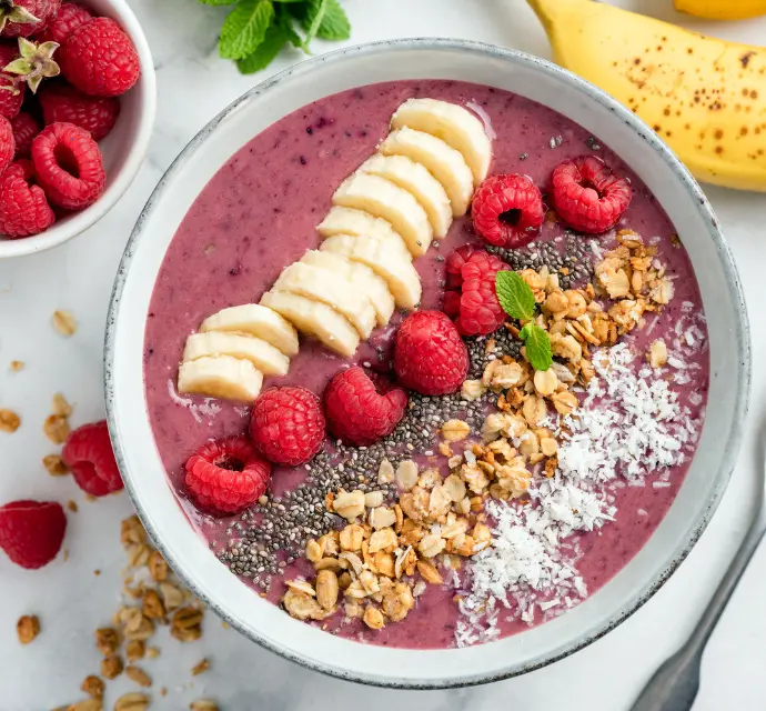 Low FODMAP Acai bowl with strawberries and bananas.