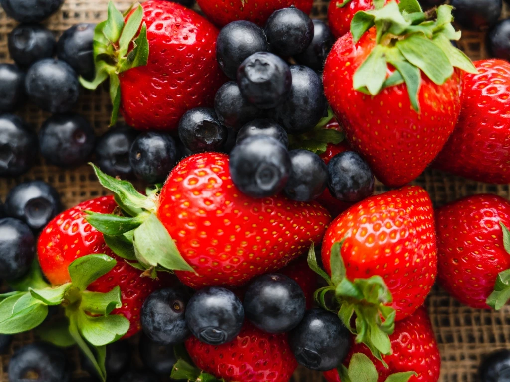 Strawberries and blueberries on a burlap