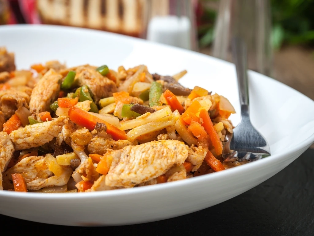 Fried chicken pieces with vegetables.