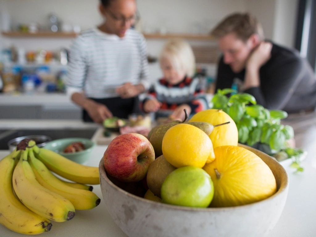 Fruit bowl with fresh fruit, close up