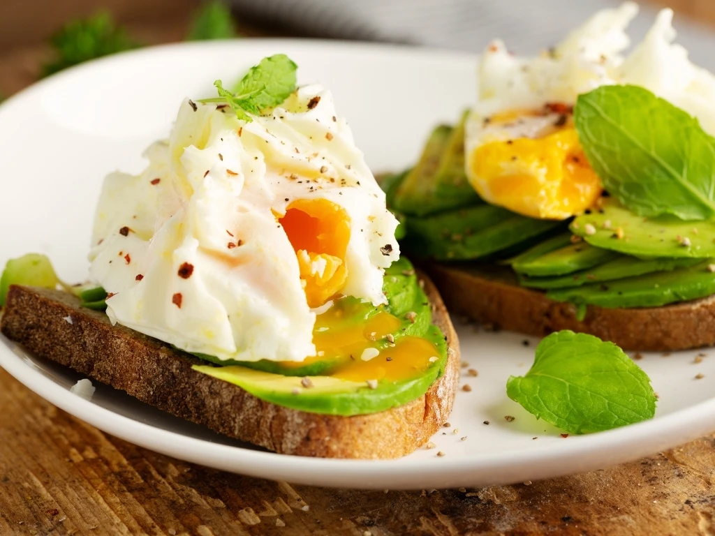 Sandwich with poached egg and avocado