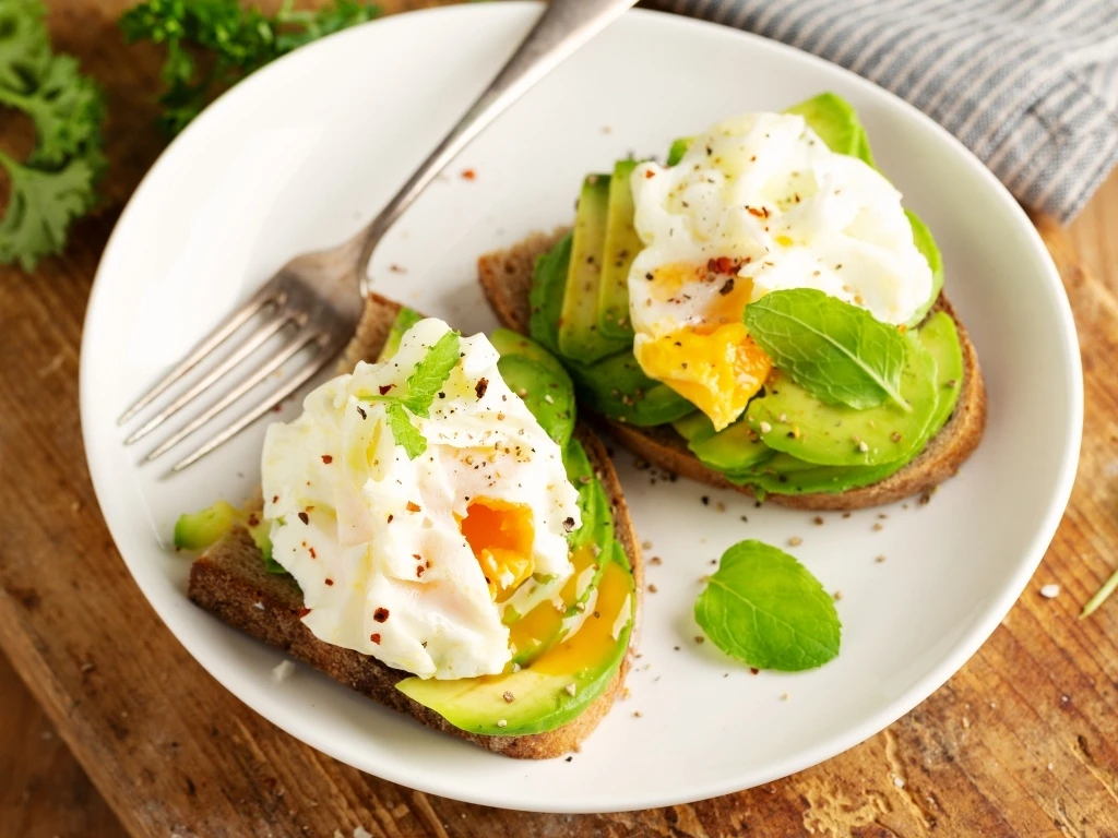 Sandwich with poached egg and avocado