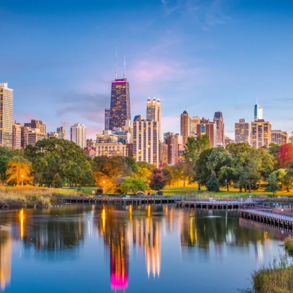 chicago river with prominent buildings of the chicago
